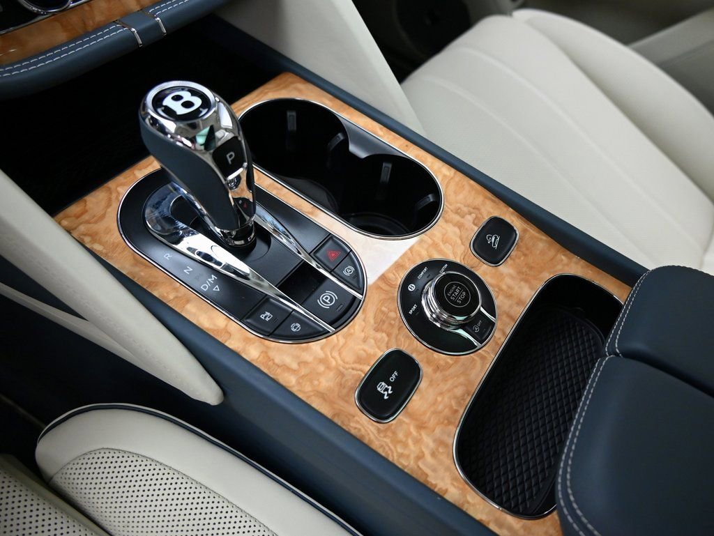 Used 2025 Bentley Bentayga Extended Wheelbase AWD/4WD image 27