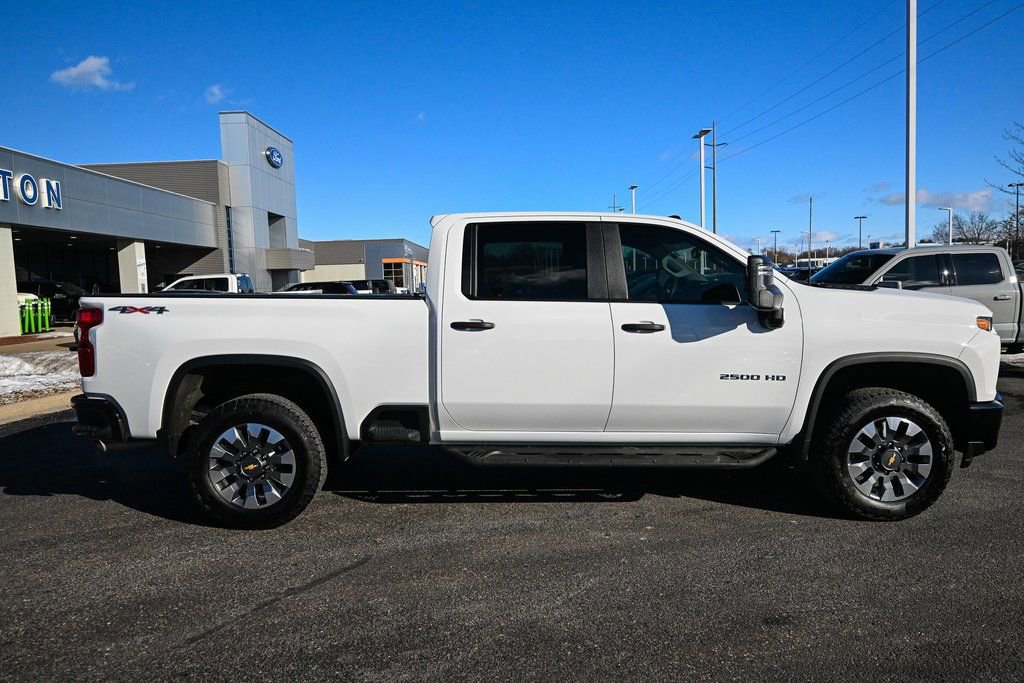 Used 2022 Chevrolet Silverado 2500 Custom w/ Custom Value Package image 3