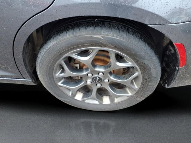 Used 2016 Chrysler 300 S image 7