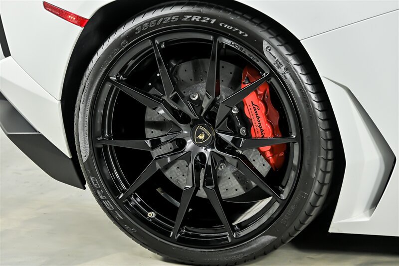 Used 2017 Lamborghini Aventador LP 700-4 AWD/4WD image 13