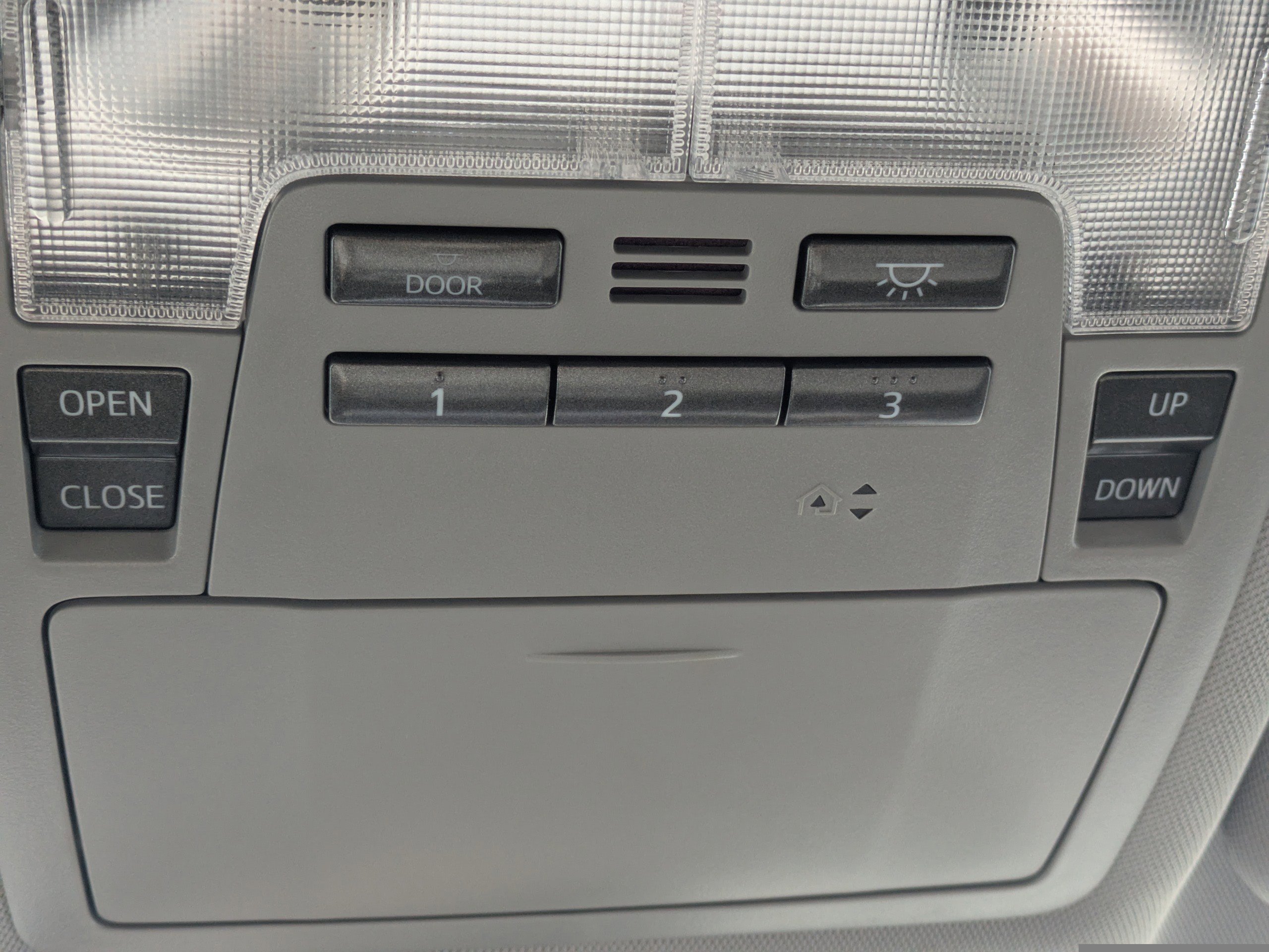 Used 2019 Toyota Highlander XLE image 25