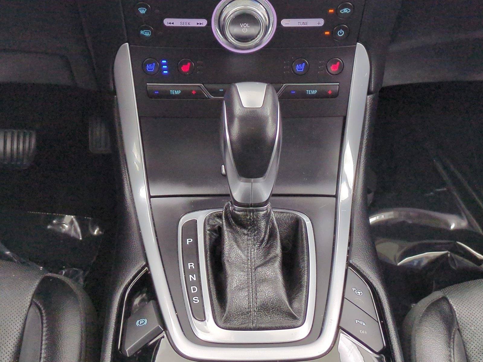 Used 2018 Ford Edge Titanium w/ Equipment Group 302A AWD/4WD image 12