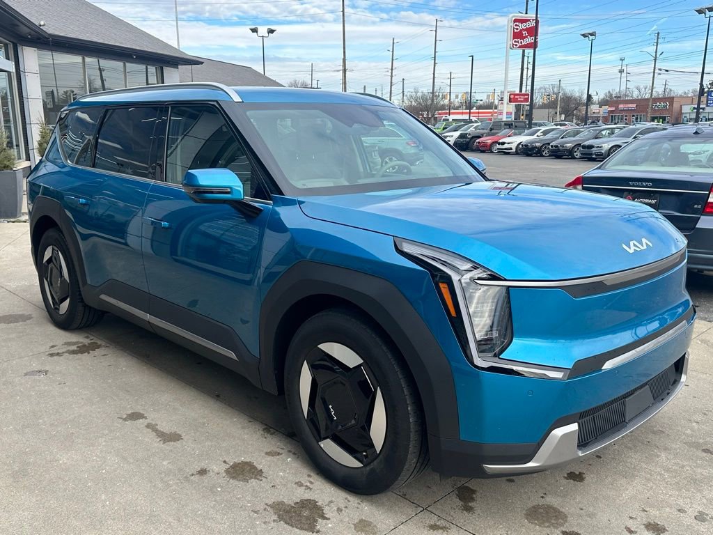 Used 2025 Kia EV9 Wind image 10