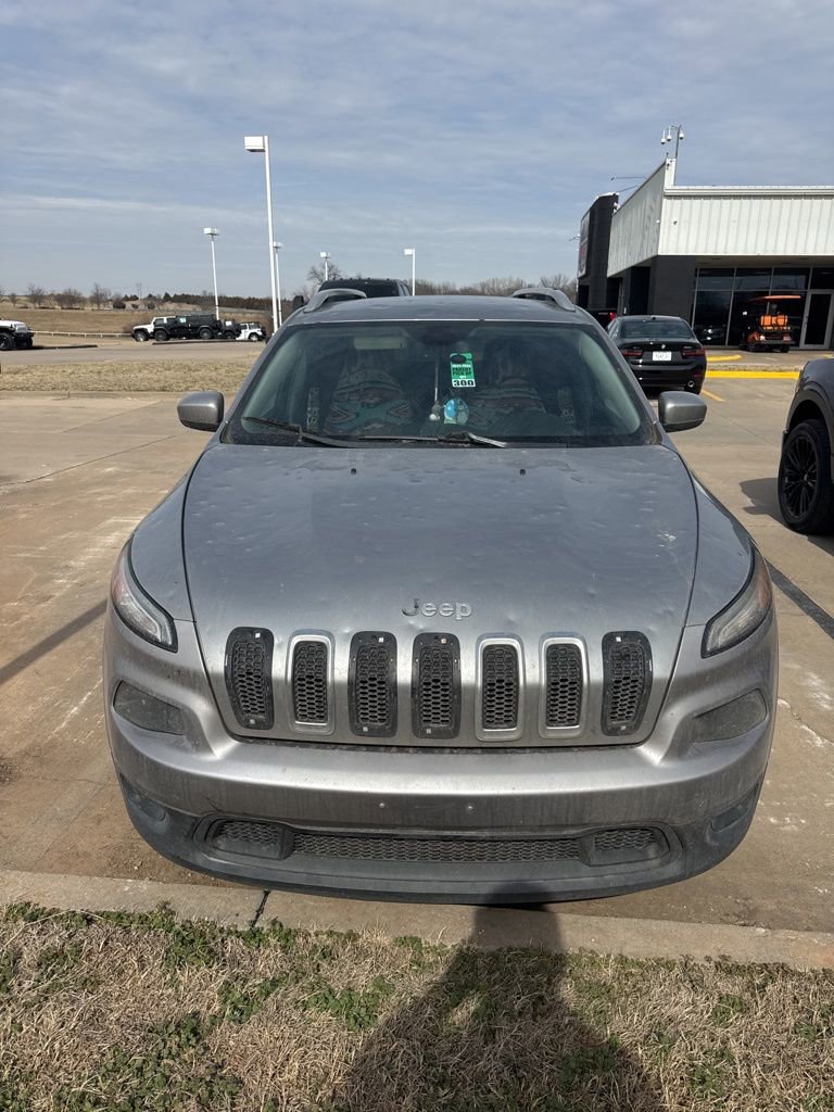 Used 2016 Jeep Cherokee Latitude image 2