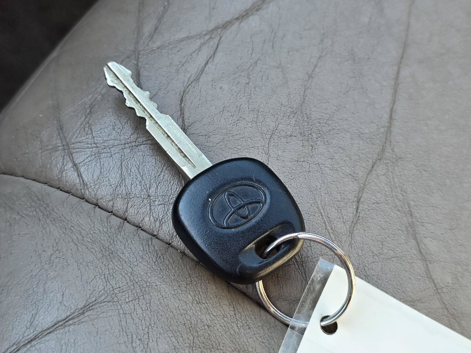 Used 2000 Toyota Sienna XLE FWD image 31