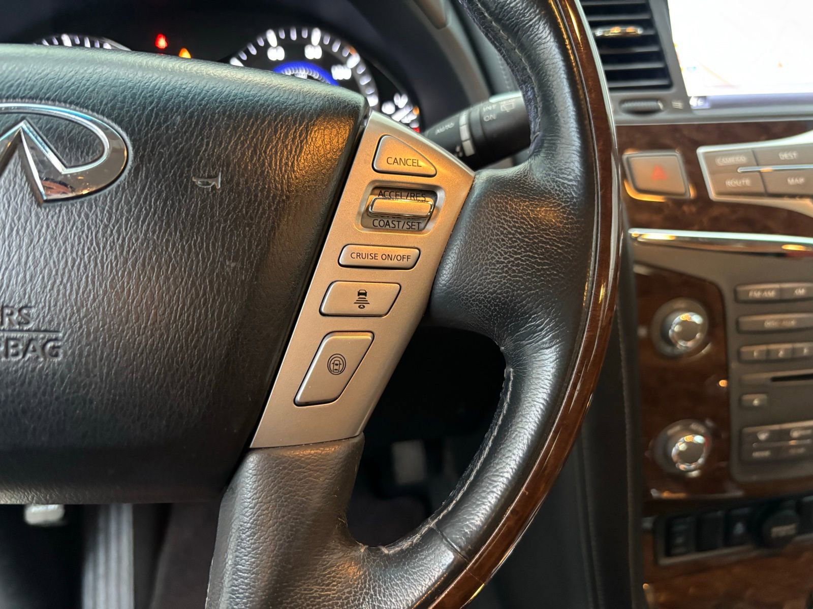 Used 2016 INFINITI QX80 2WD w/ Signature Edition Package image 19