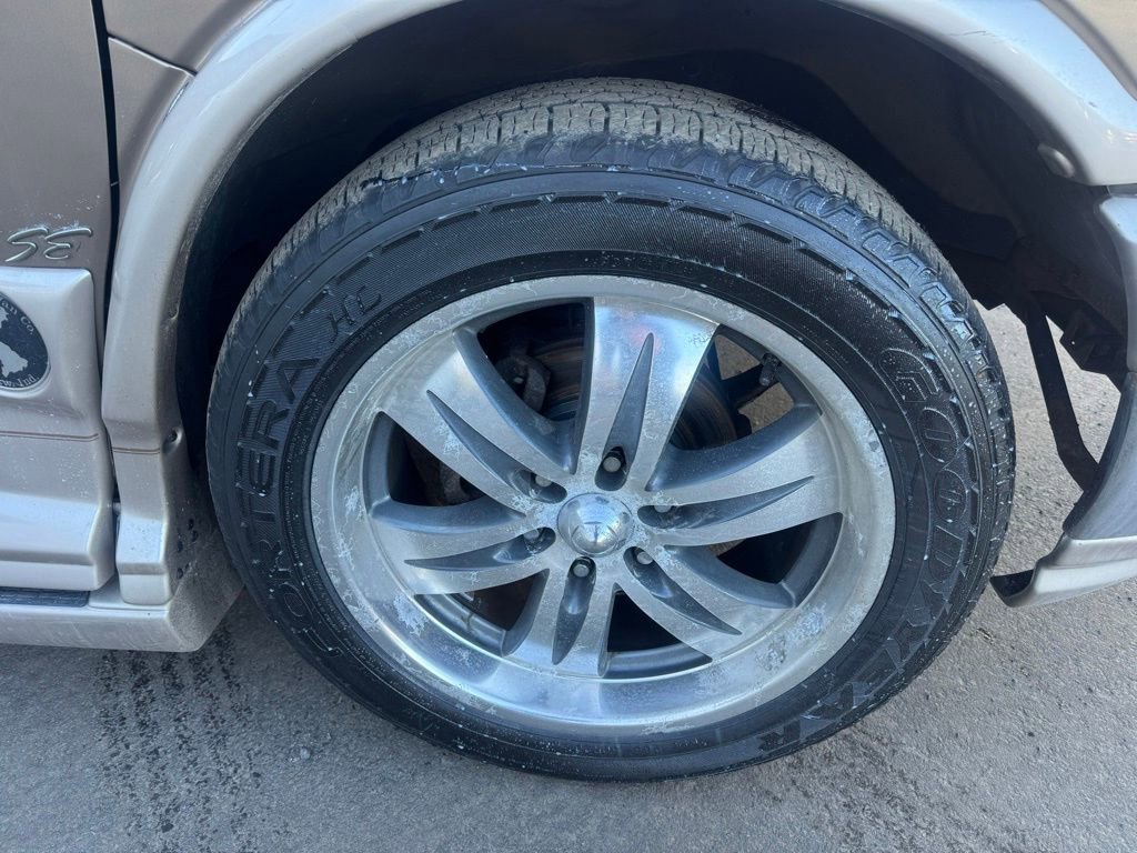 Used 2004 Chevrolet Express 1500 image 11