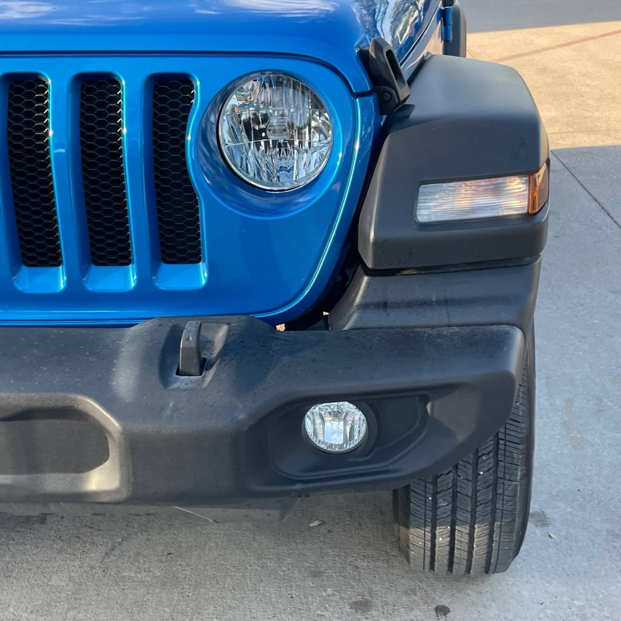 Used 2023 Jeep Wrangler Sport AWD/4WD image 7