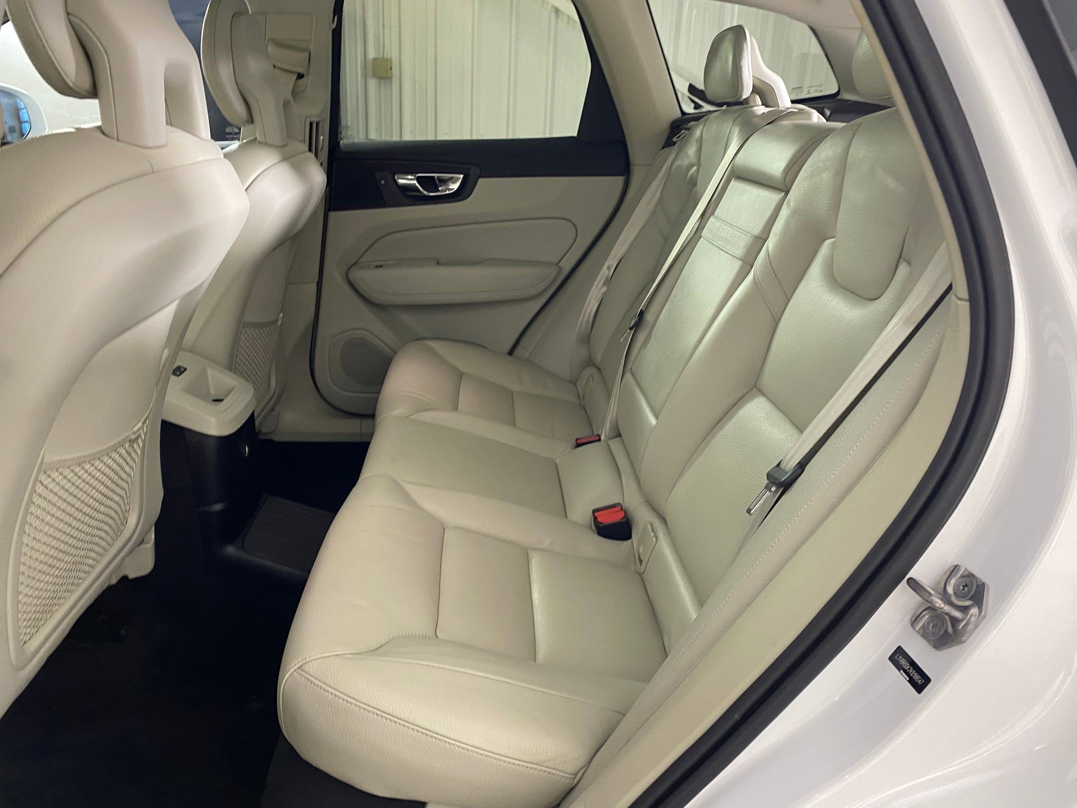 Used 2019 Volvo XC60 T8 Momentum w/ Advanced Package image 13