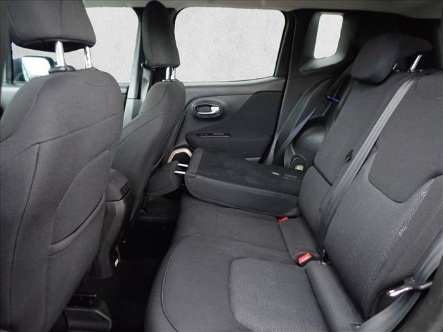 Used 2017 Jeep Renegade Latitude AWD/4WD image 6