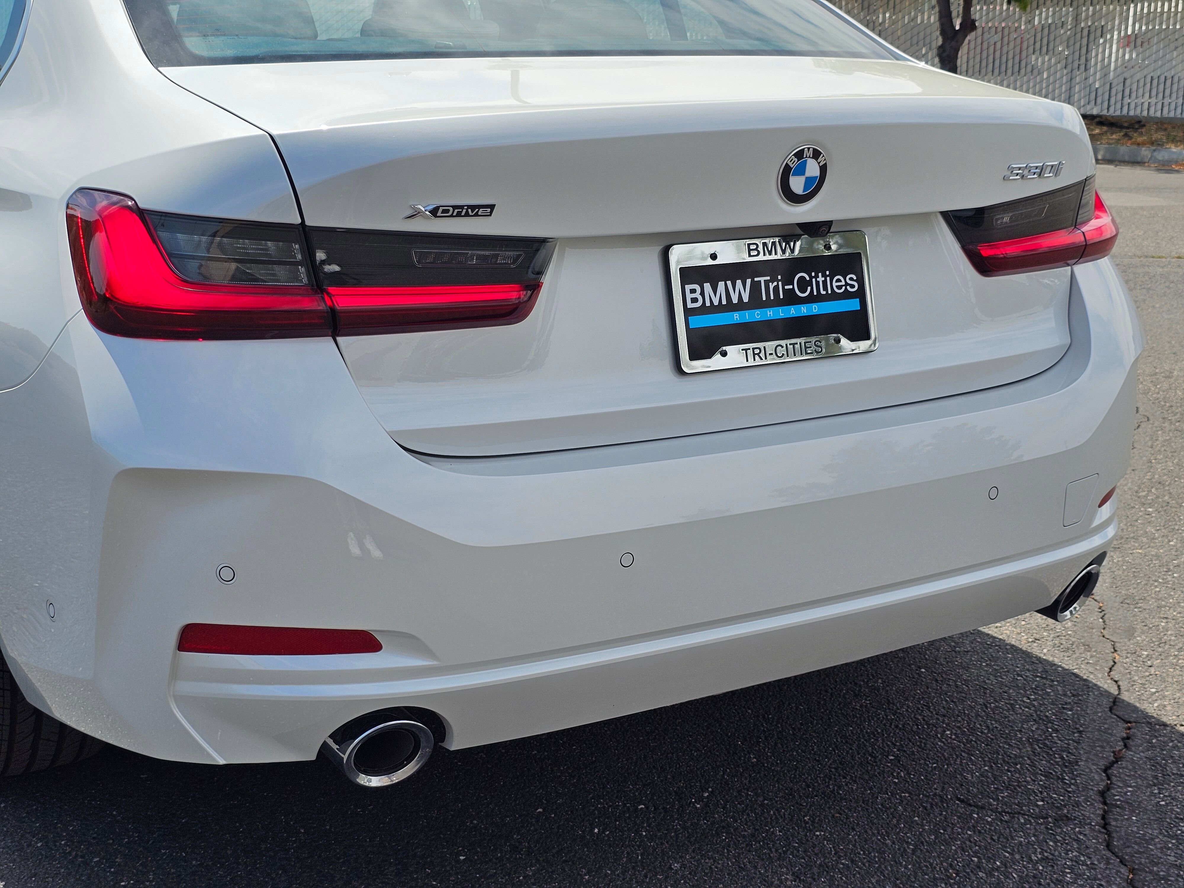 New 2025 BMW 330i xDrive Sedan w/ Premium Package image 7