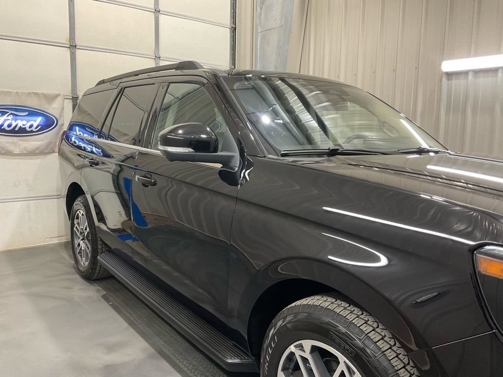 Used 2025 Ford Expedition Active image 4