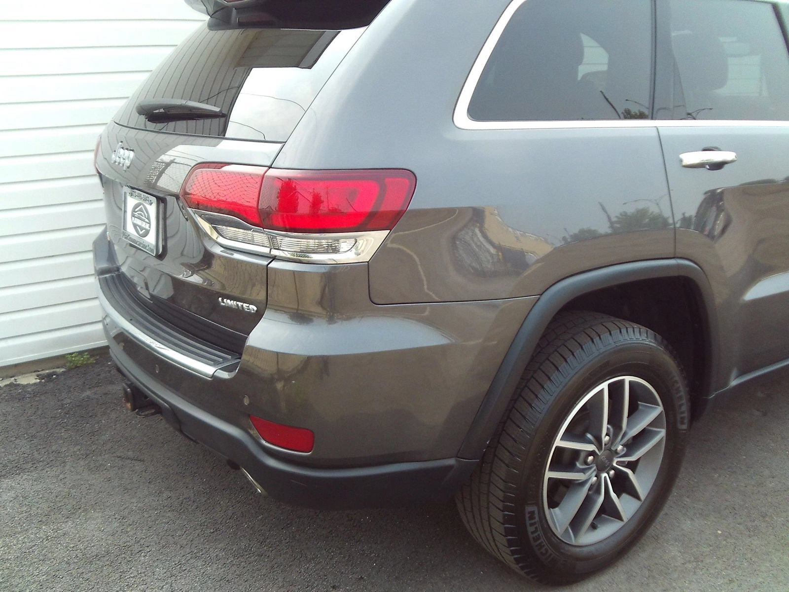 Used 2021 Jeep Grand Cherokee Limited AWD/4WD image 9