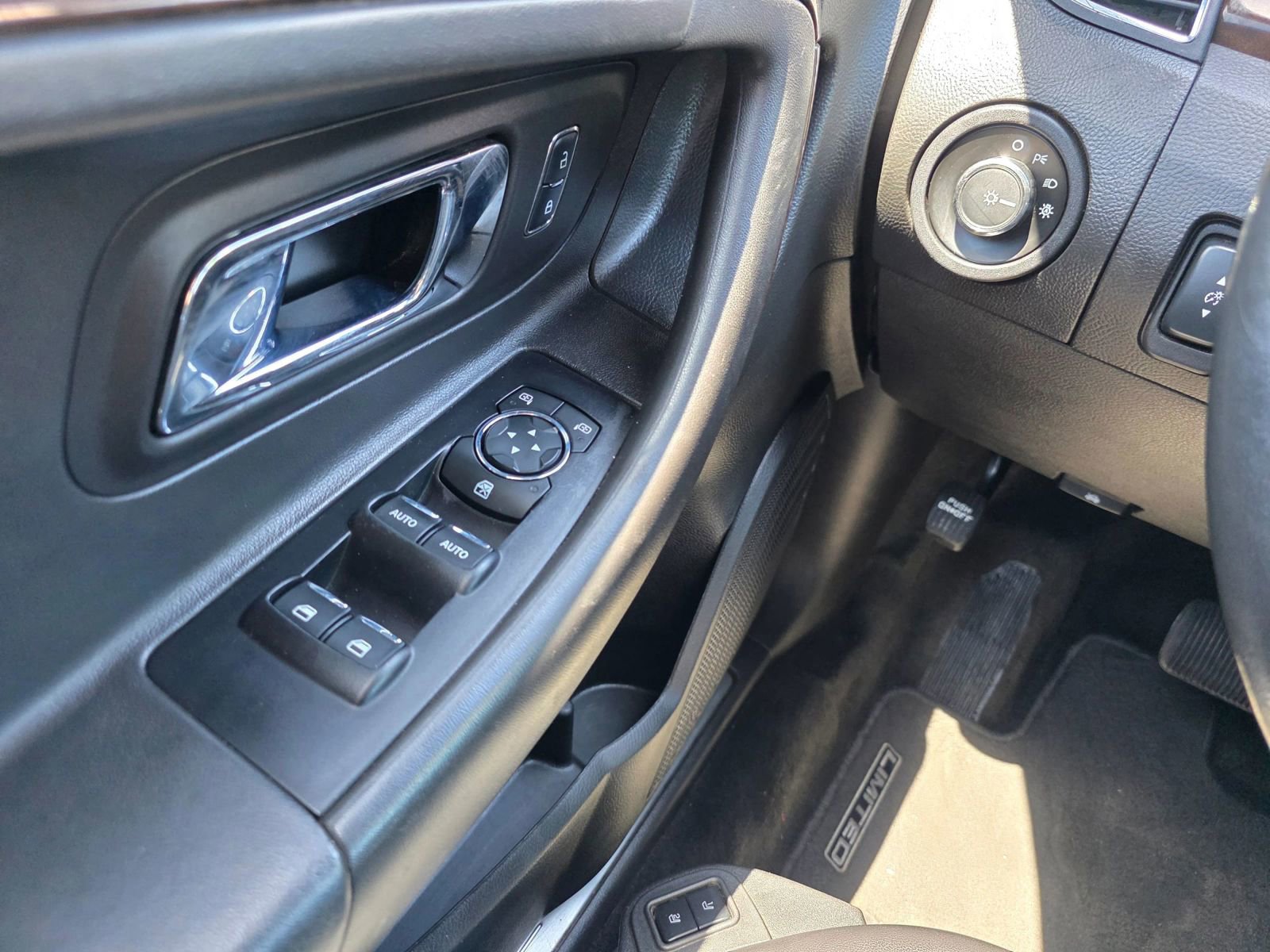 Used 2017 Ford Taurus Limited FWD image 19