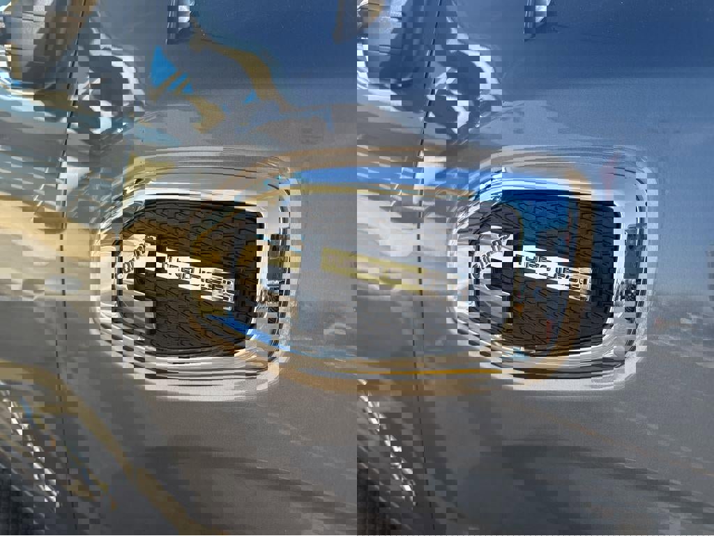 Used 2019 Nissan Titan SL w/ Chrome Package image 39