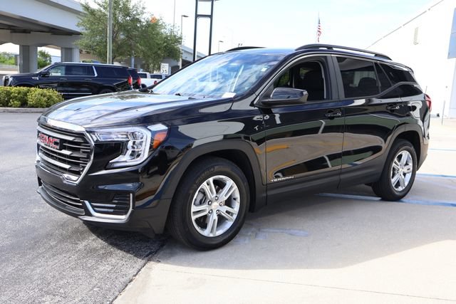 Used 2022 GMC Terrain SLE w/ Driver Convenience Package FWD image 3