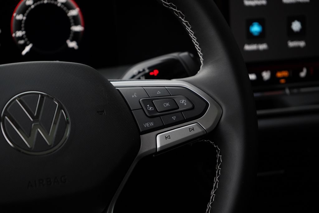 New 2026 Volkswagen Tiguan SE FWD image 19