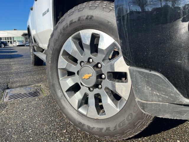 Used 2022 Chevrolet Silverado 2500 Custom w/ Custom Value Package image 2