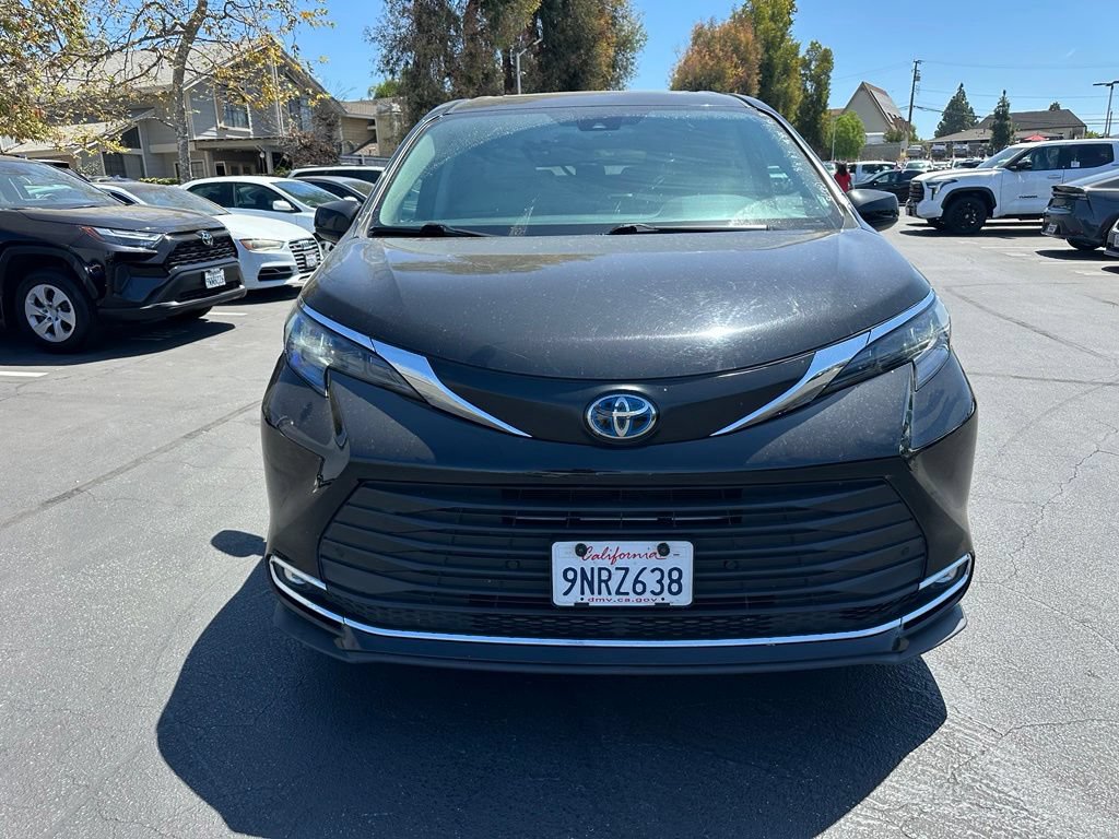 Used 2024 Toyota Sienna XLE FWD image 6