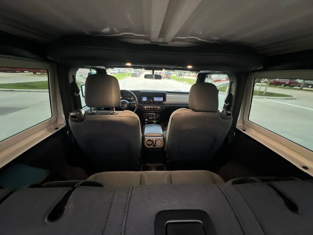 Used 2025 Jeep Wrangler Sport AWD/4WD image 18