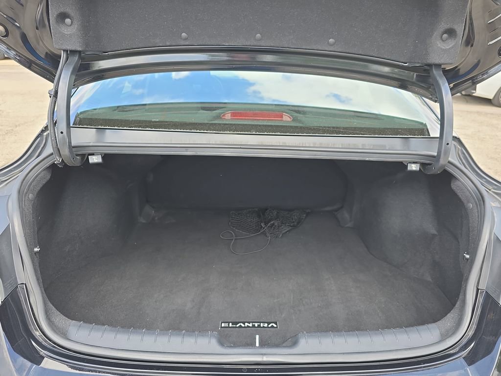 Used 2023 Hyundai Elantra SEL w/ Convenience Package image 12