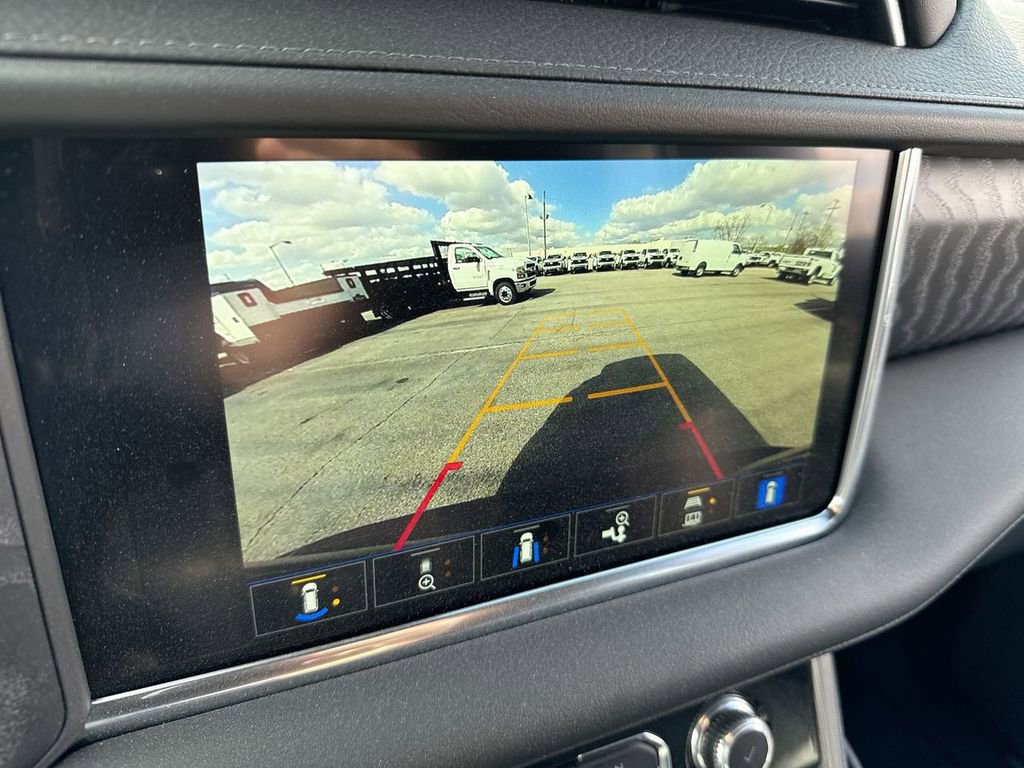 Used 2024 GMC Yukon XL Denali AWD/4WD image 17