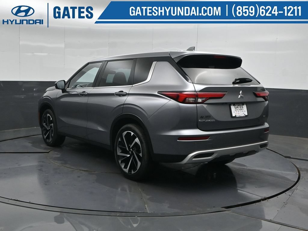 Used 2023 Mitsubishi Outlander SE FWD image 8