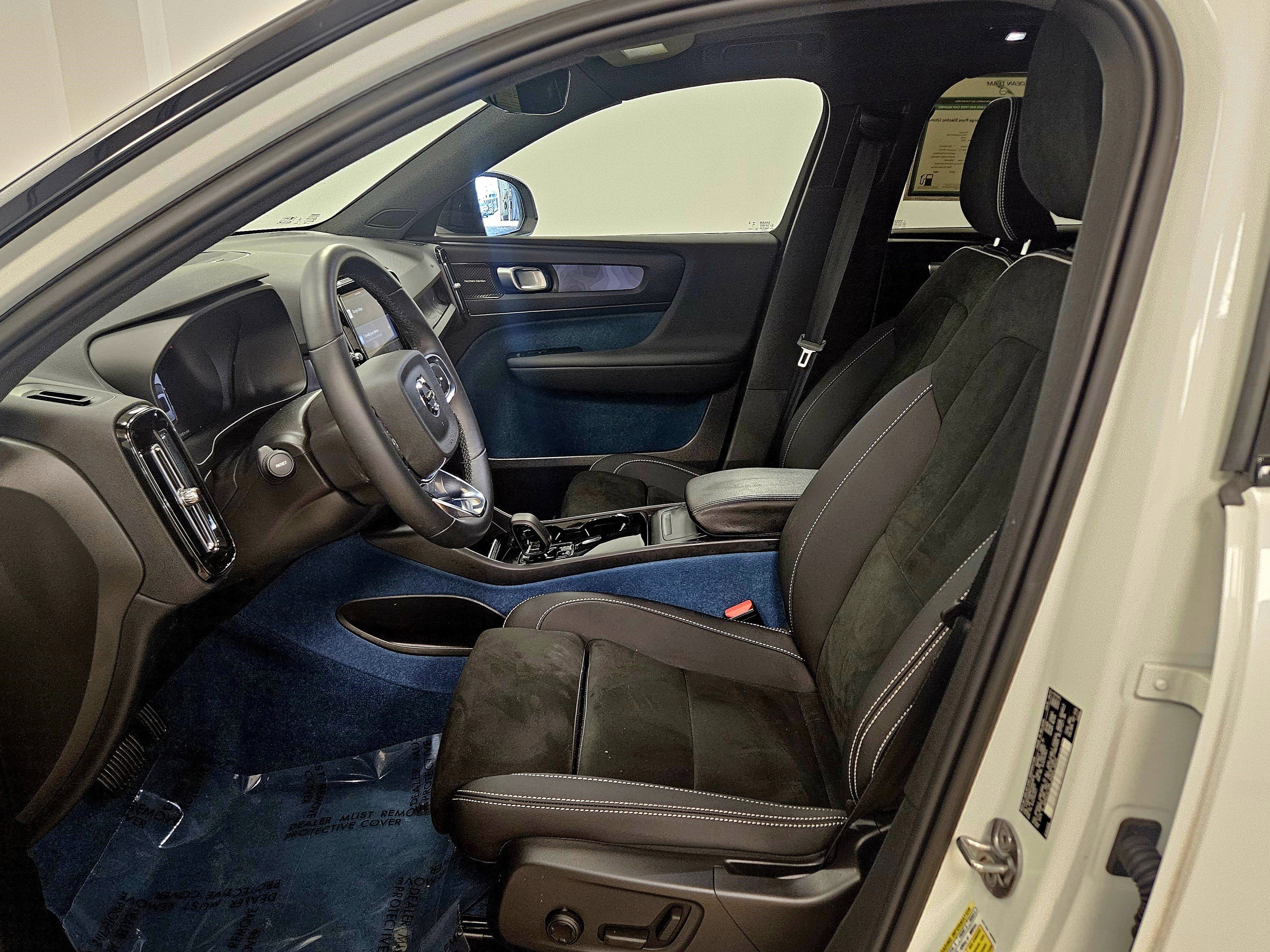 Used 2023 Volvo XC40 Recharge Ultimate image 8