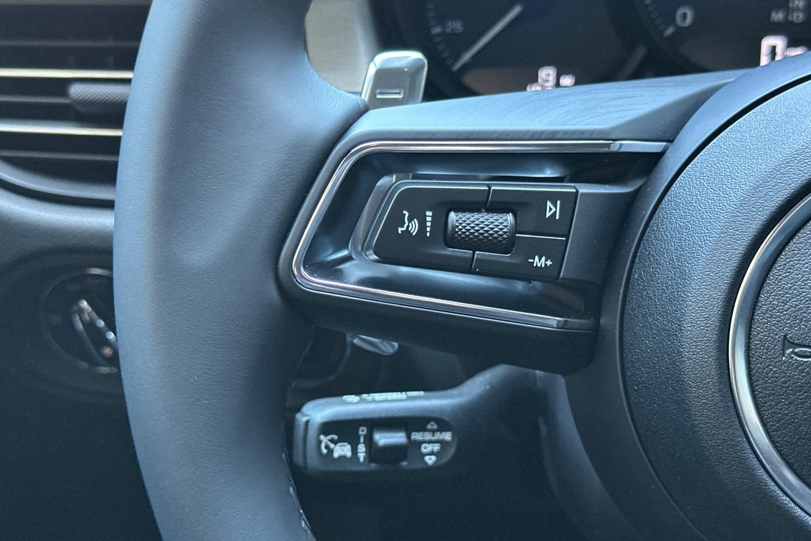 New 2026 Porsche Macan AWD/4WD image 30
