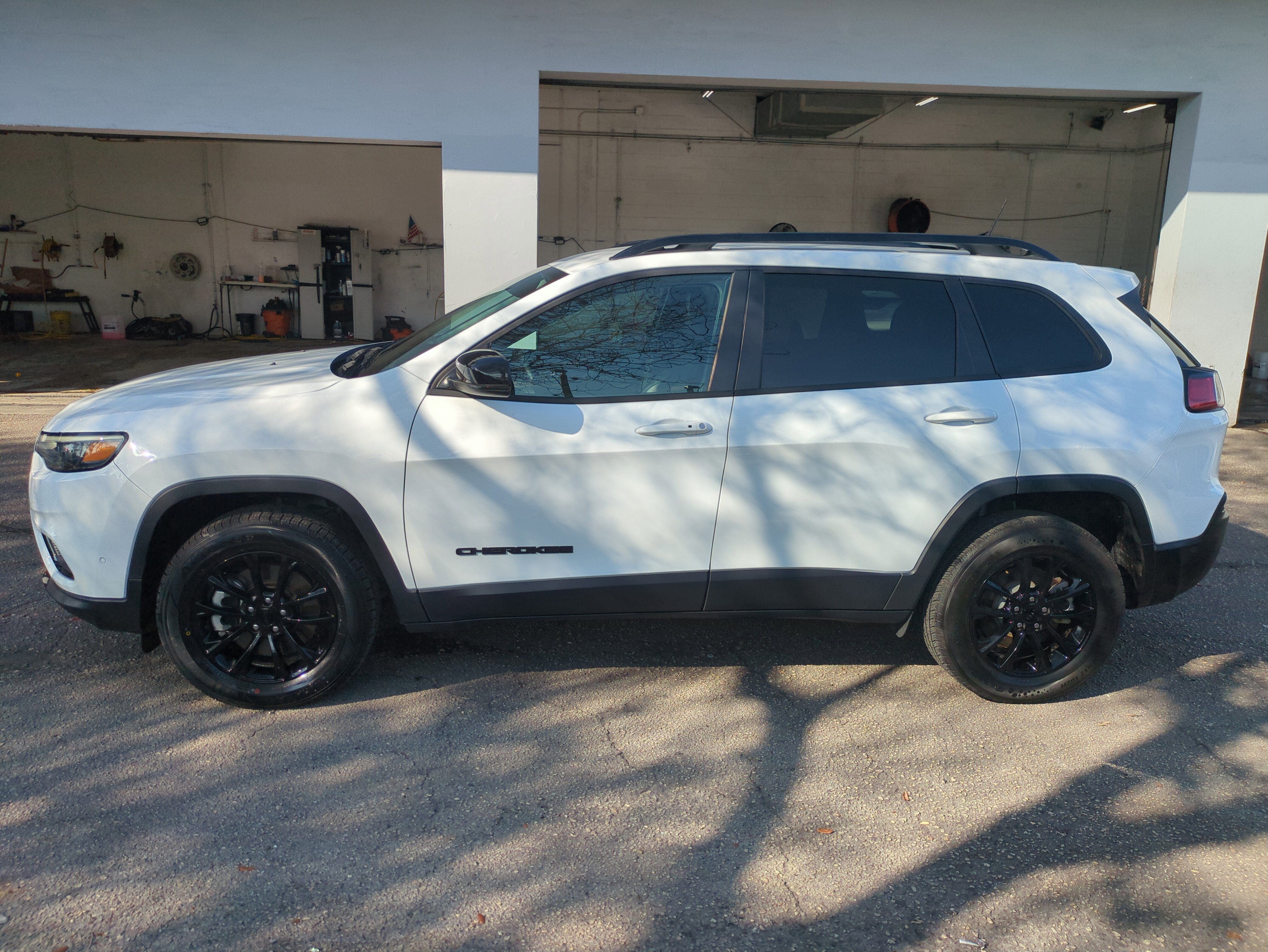 Certified 2023 Jeep Cherokee Altitude Lux image 8