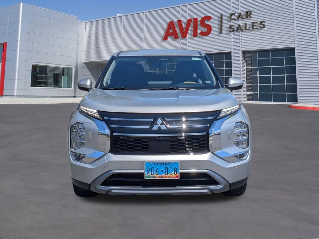 Used 2025 Mitsubishi Outlander SE AWD/4WD image 2