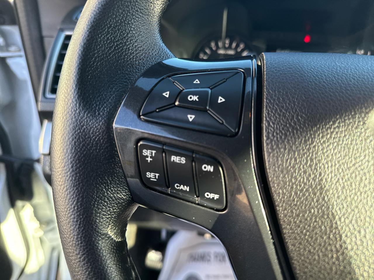 Used 2018 Ford Explorer XLT FWD image 15