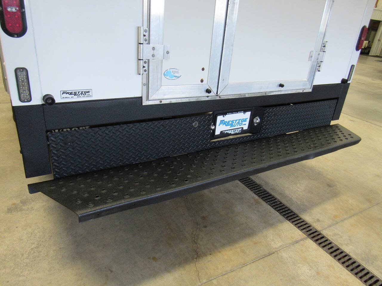 Used 2019 Ford E-450 and Econoline 450 Super Duty w/ Power Windows & Locks Group RWD image 20