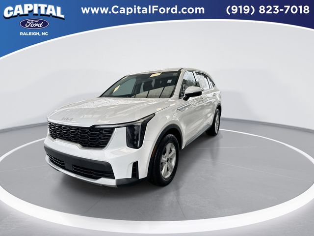 Used 2025 Kia Sorento LX FWD image 4