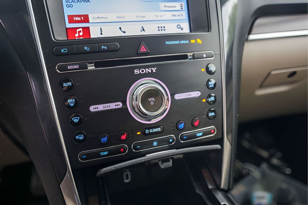 Used 2018 Ford Explorer Limited w/ Equipment Group 301A FWD image 22