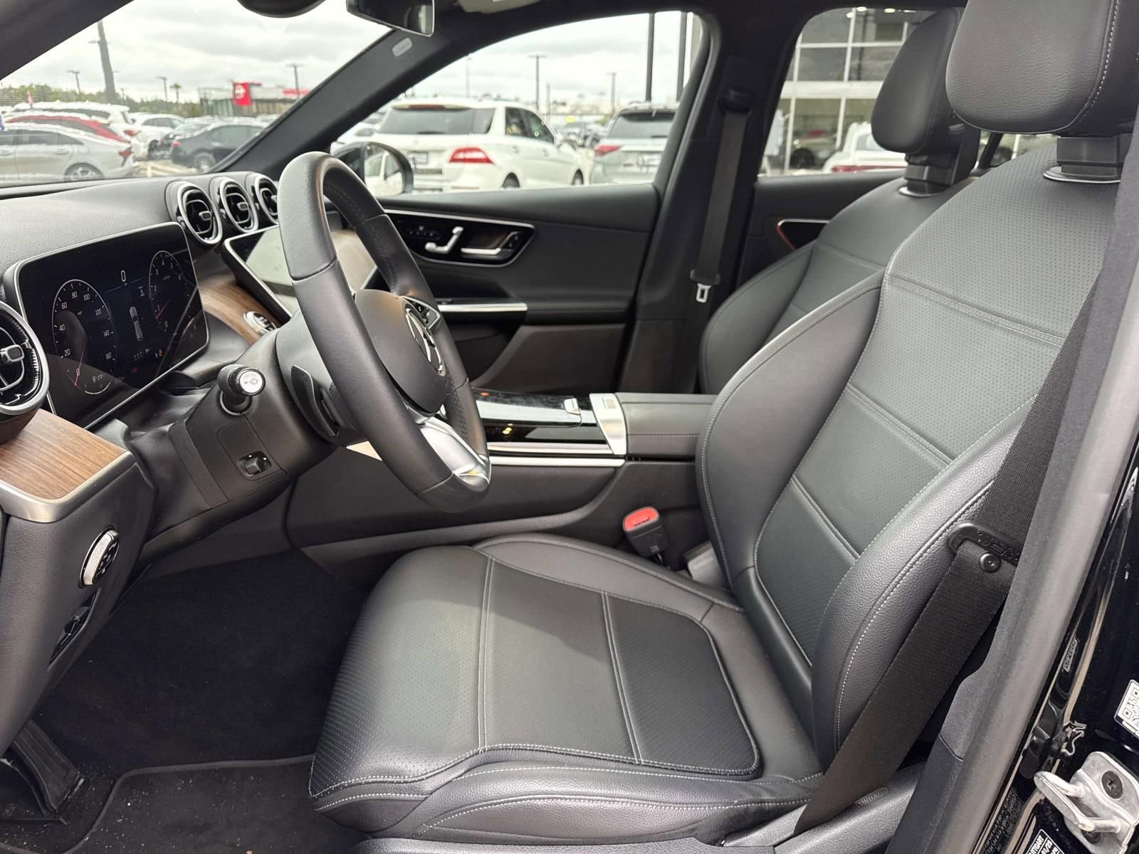 Used 2025 Mercedes-Benz GLC 300 4MATIC image 16