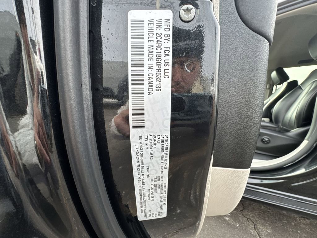 Used 2023 Chrysler Pacifica Touring-L image 30