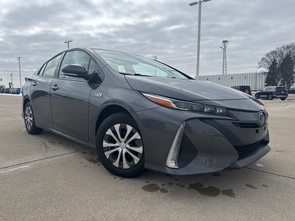 Used 2018 Toyota Prius Prime Plus image 2