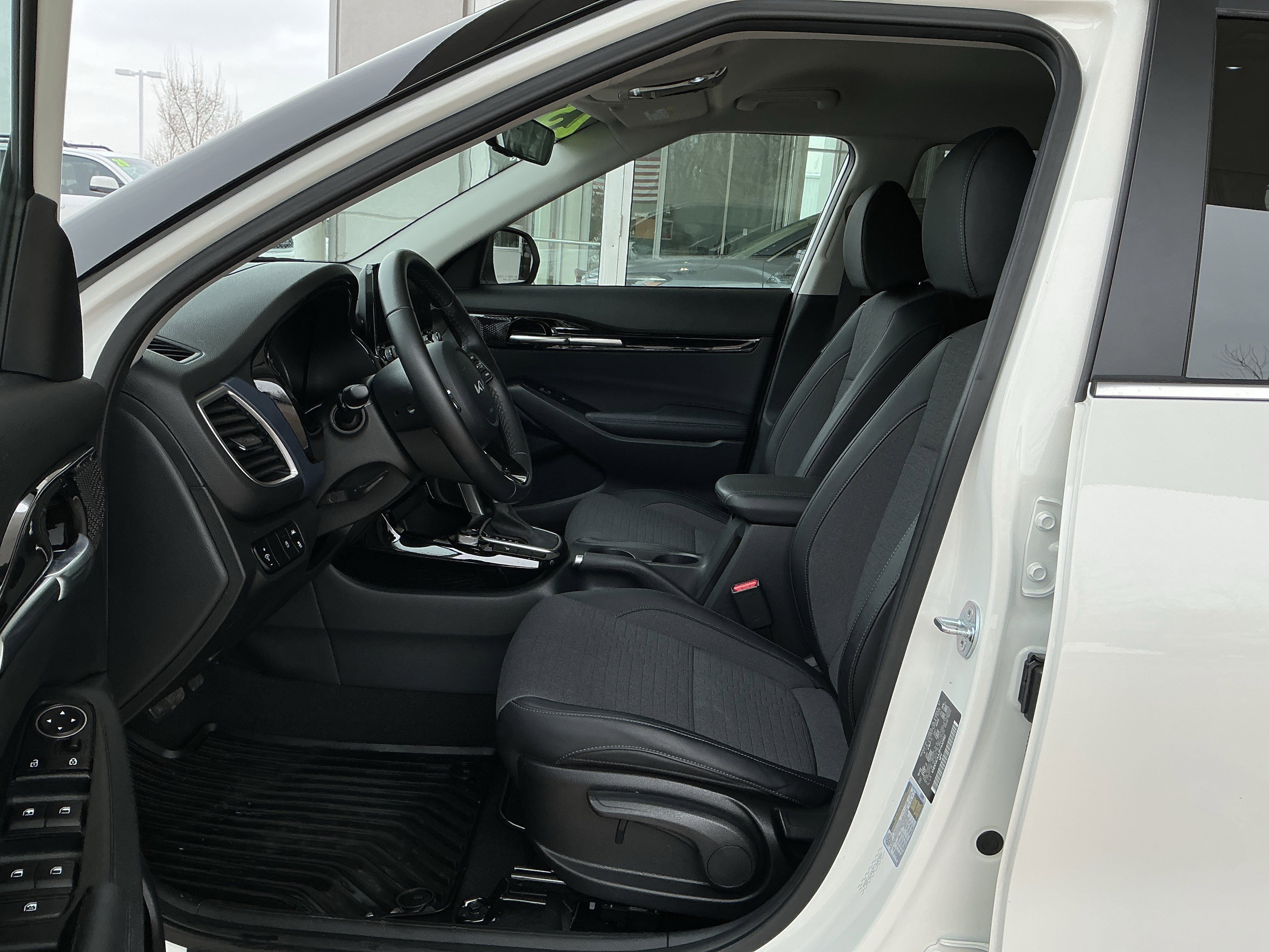 Used 2023 Kia Seltos S w/ Navigation Package image 7