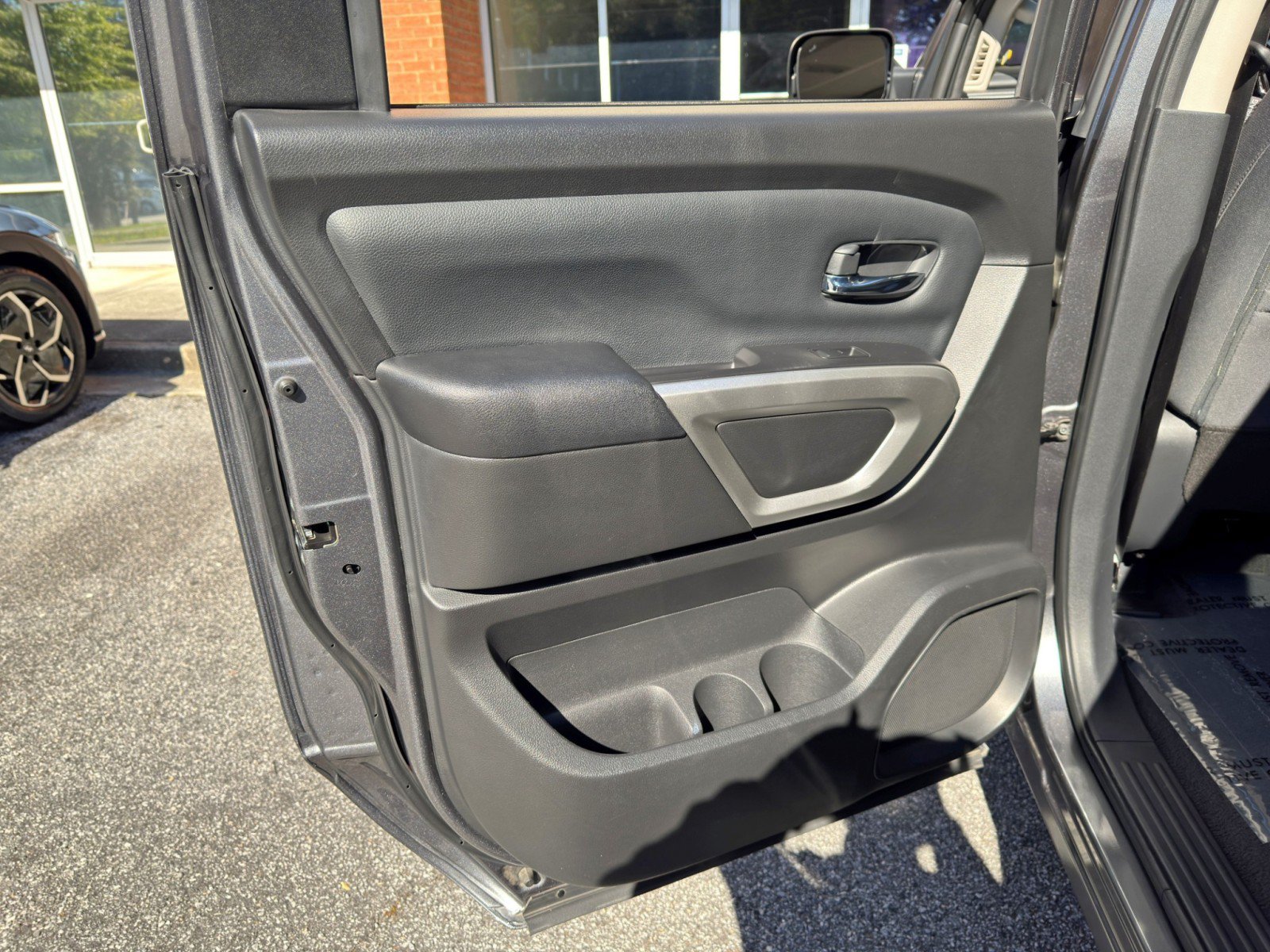 Used 2021 Nissan Titan SV RWD image 33
