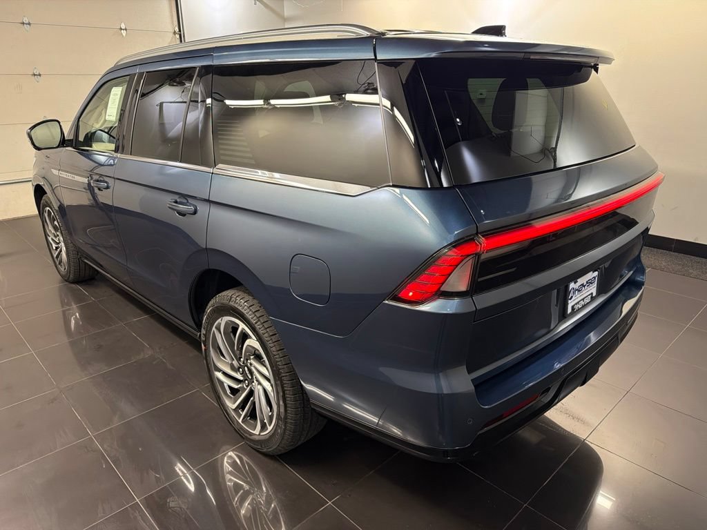 New 2027 Lincoln Navigator Reserve AWD/4WD image 4