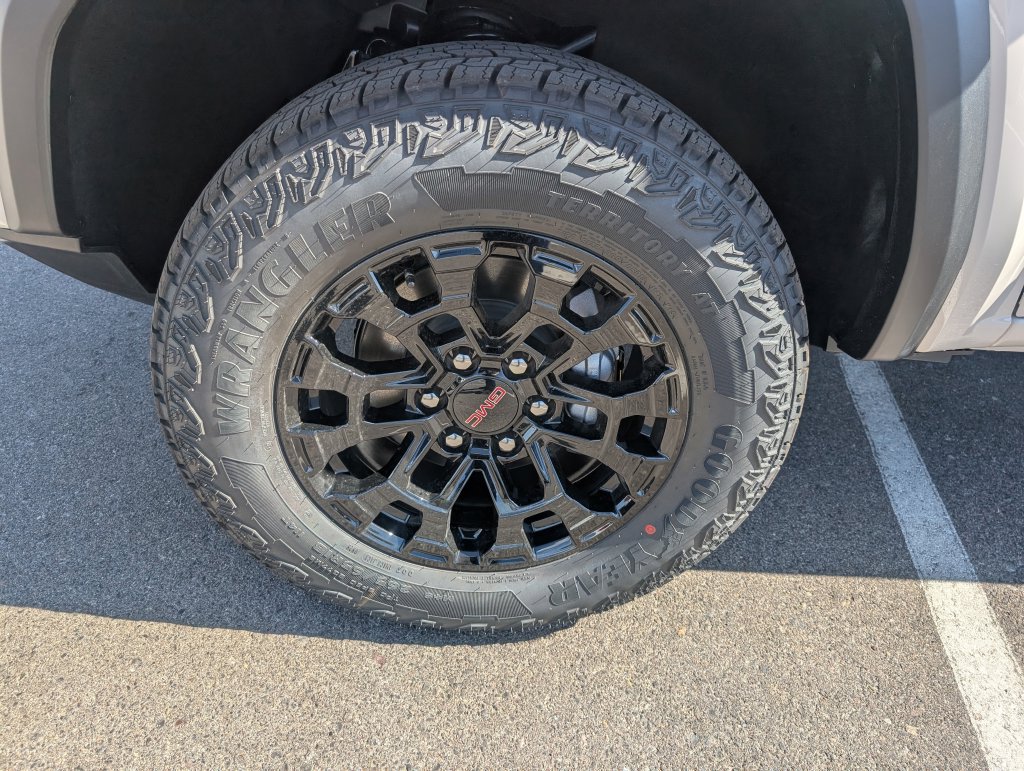 New 2026 GMC Canyon Elevation w/ Technology Package RWD image 22