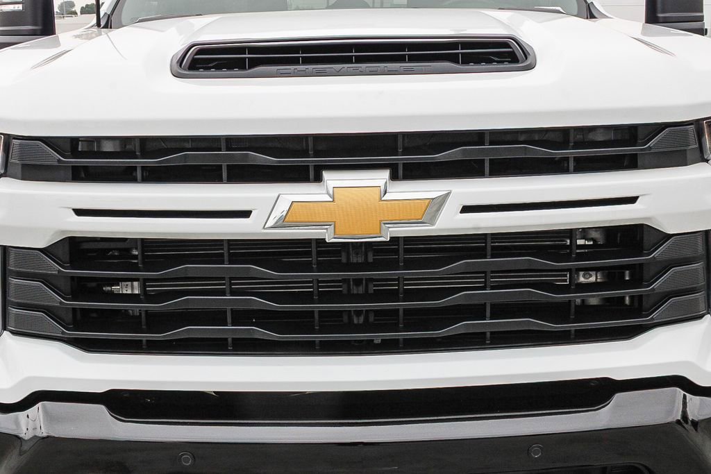 Used 2025 Chevrolet Silverado 2500 Custom w/ Custom Value Package AWD/4WD image 6