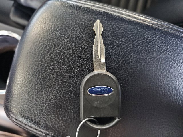 Used 2003 Ford Thunderbird image 25