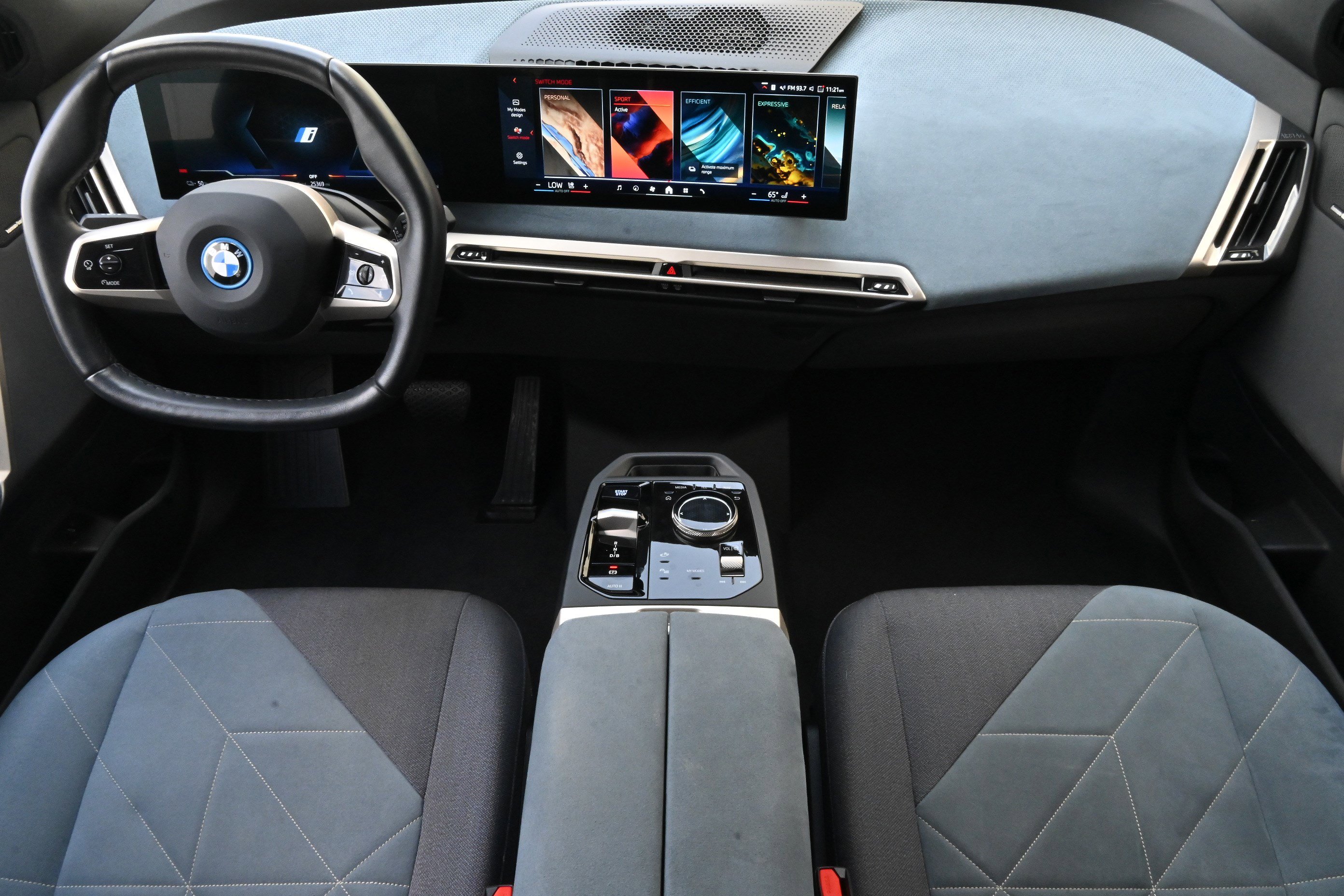 Certified 2024 BMW iX xDrive50 w/ Sport Package AWD/4WD image 15