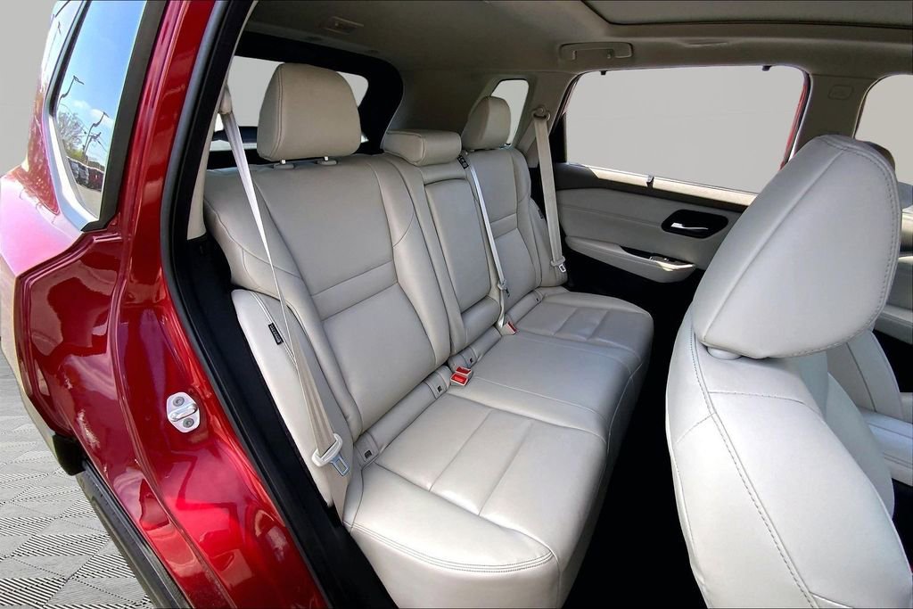 Used 2023 Nissan Rogue SL w/ SL Premium Package image 17