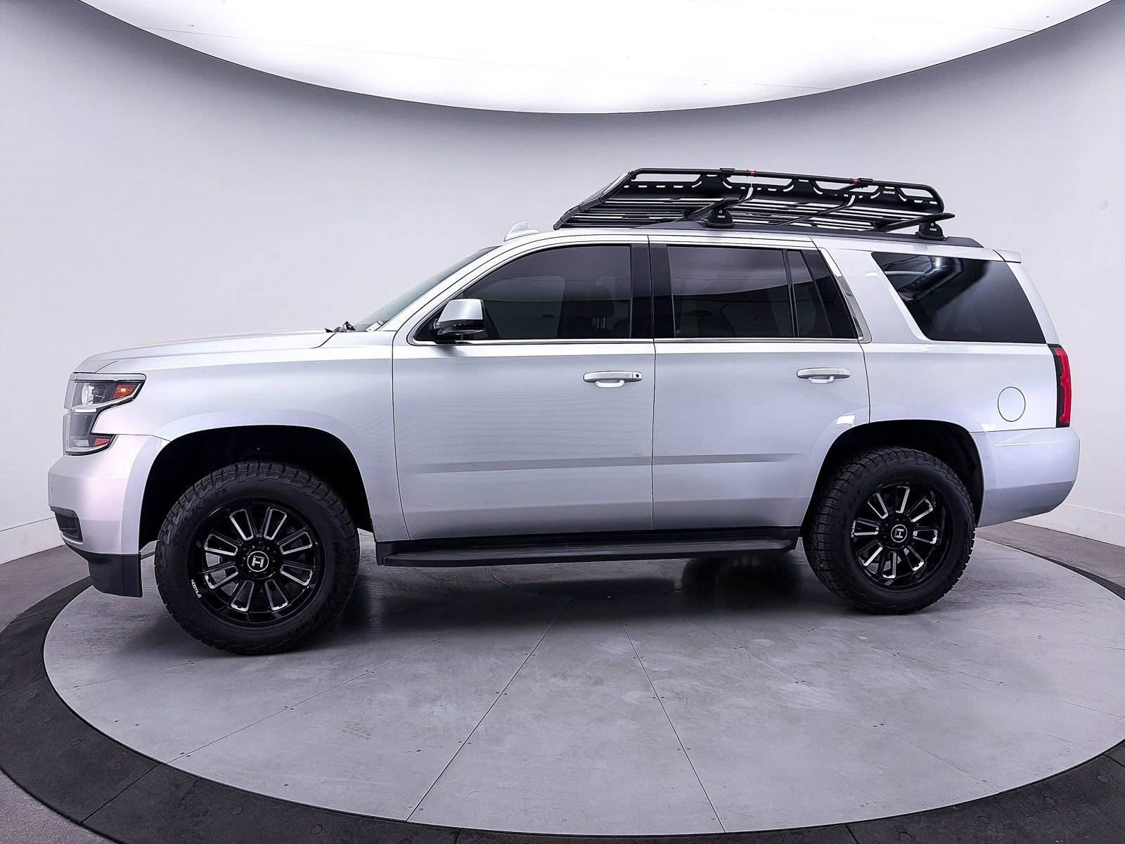 Used 2017 Chevrolet Tahoe LT w/ Luxury Package AWD/4WD image 32