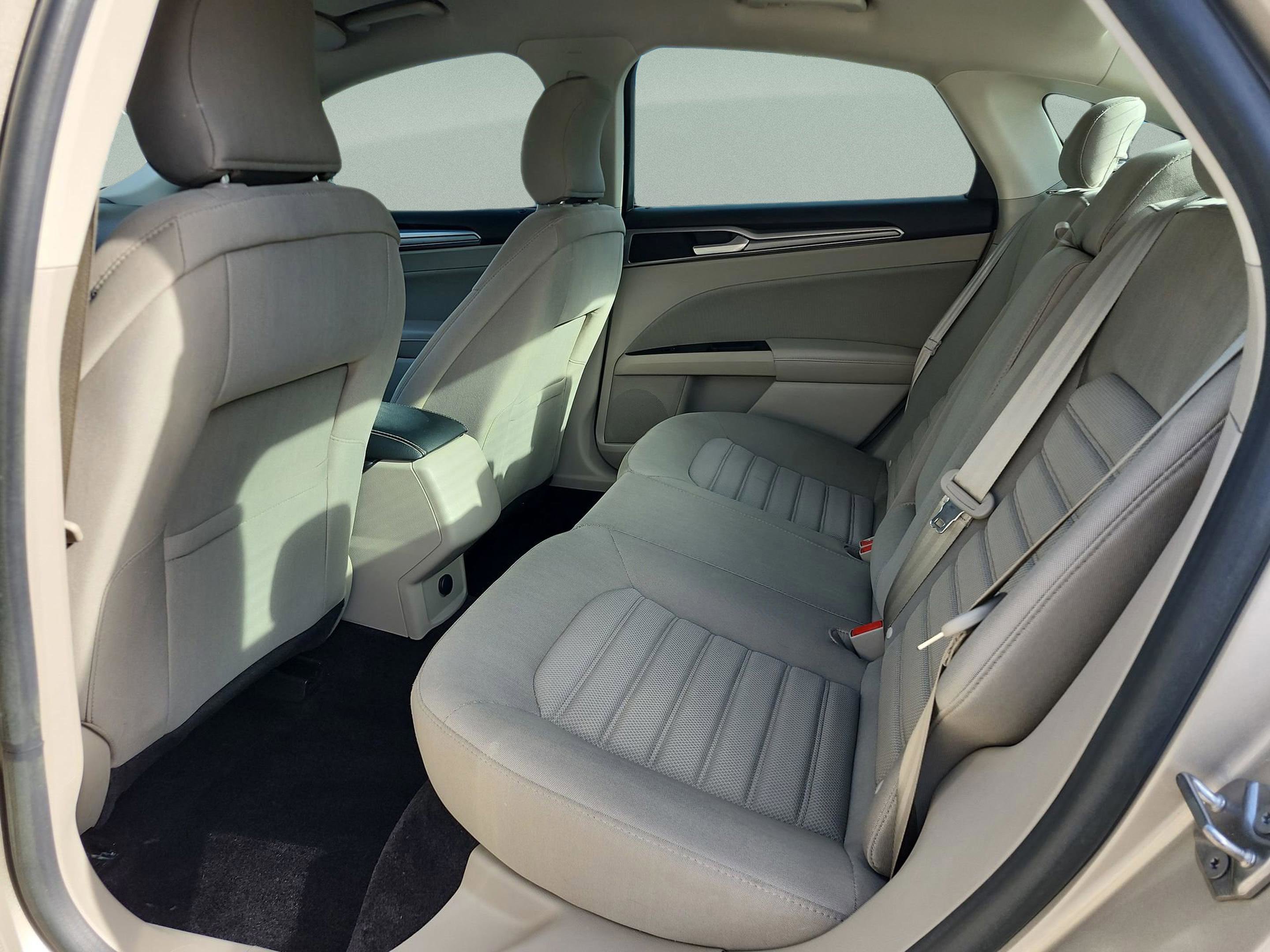 Used 2017 Ford Fusion SE image 16