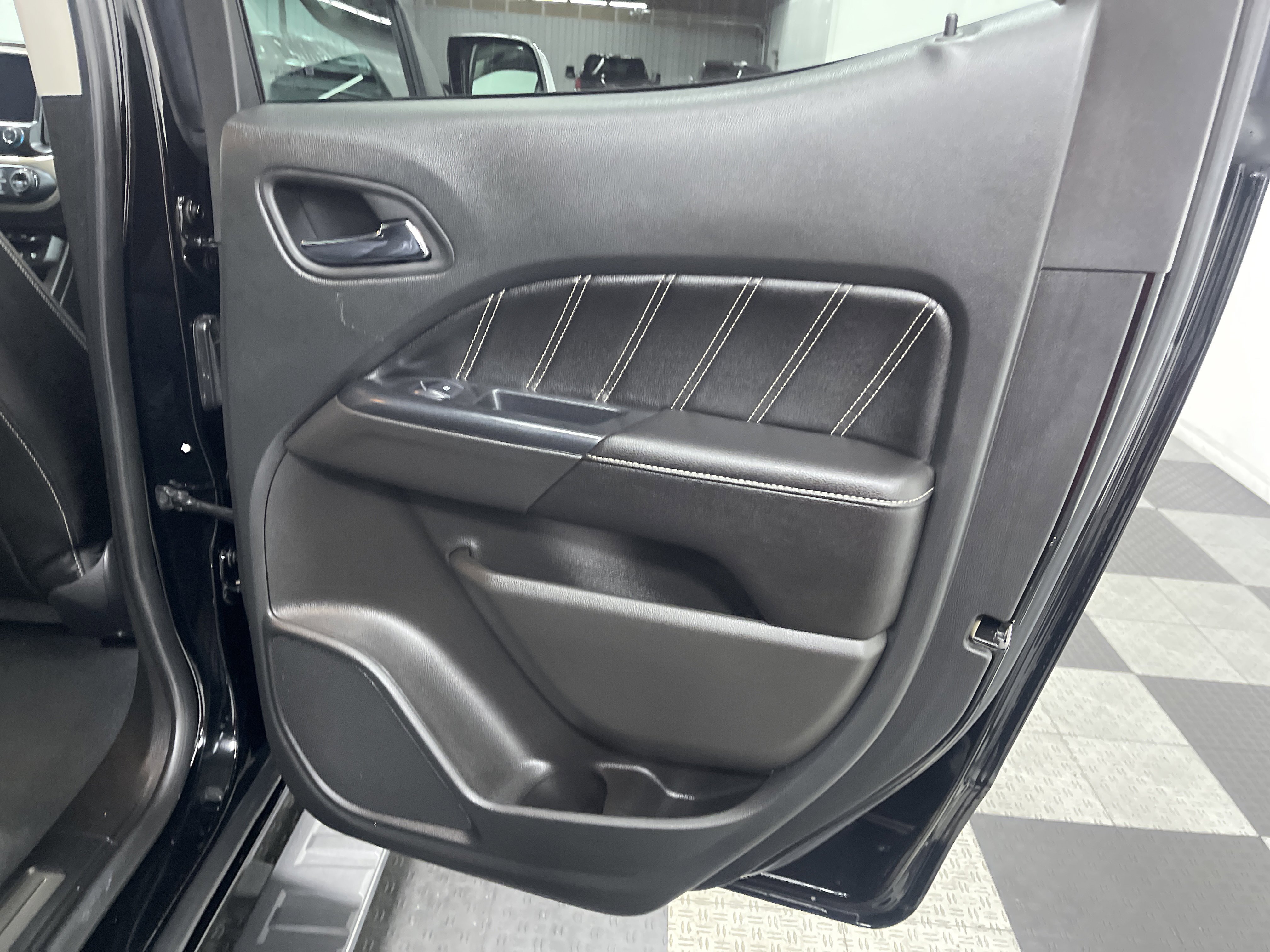 Used 2022 GMC Canyon Denali image 18