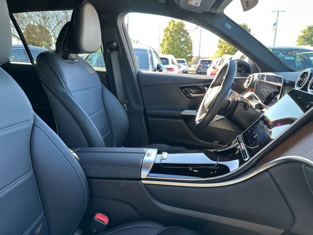 Used 2025 Mercedes-Benz GLC 300 4MATIC image 32